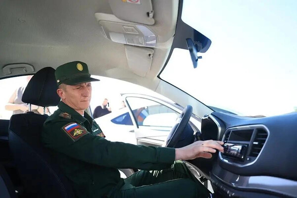 Губернатор Андрей Бочаров передал автомобили волгоградским ветеранам